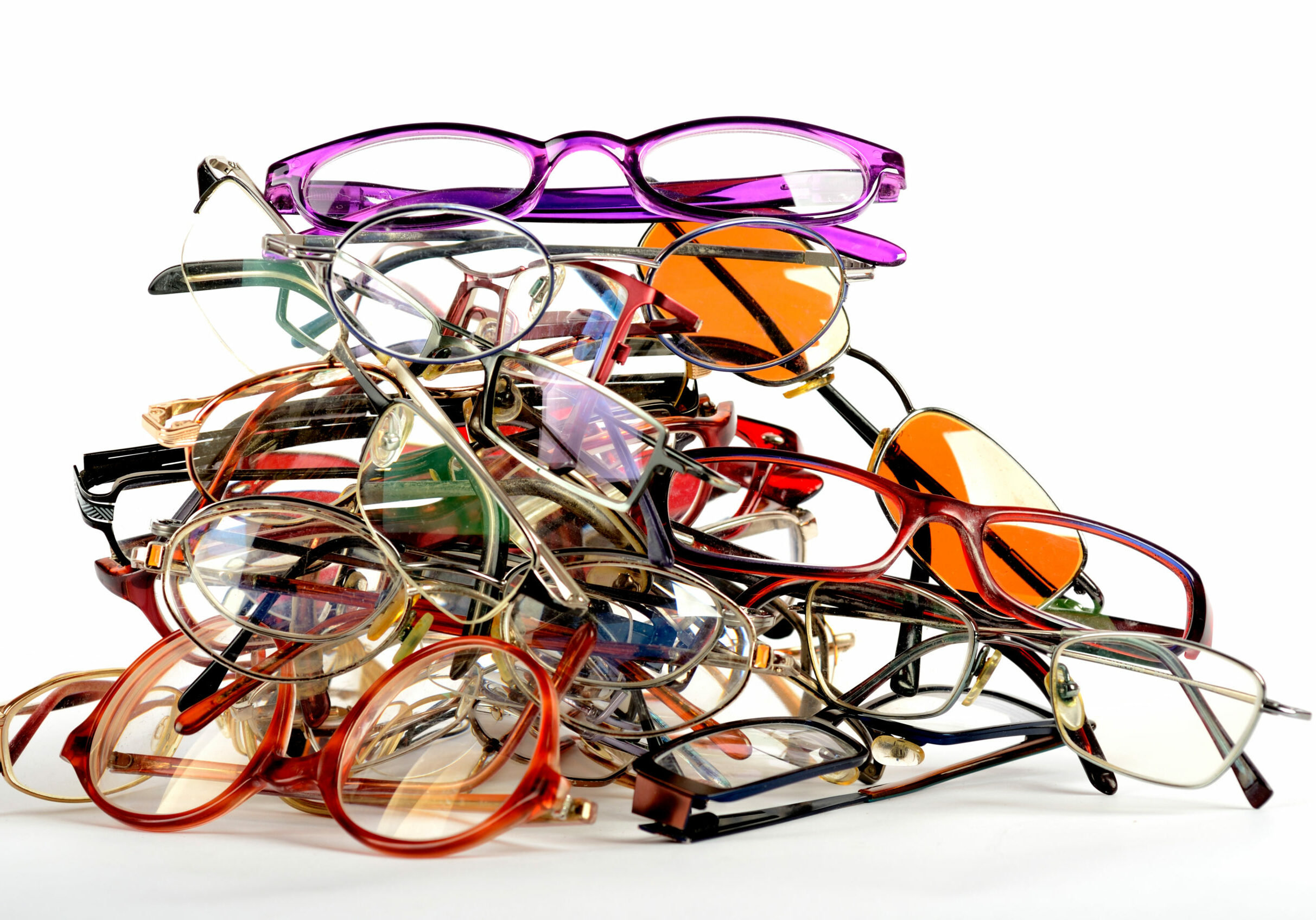 Pile of old used spectacles