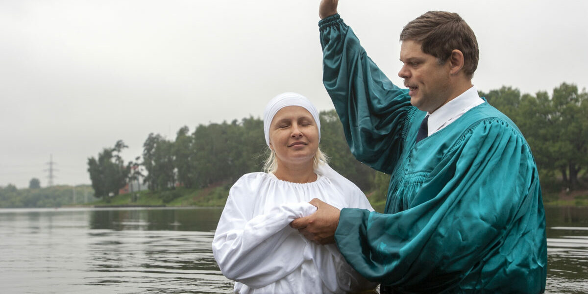 A church planters baptizes a new believer in the Moscow Canal.